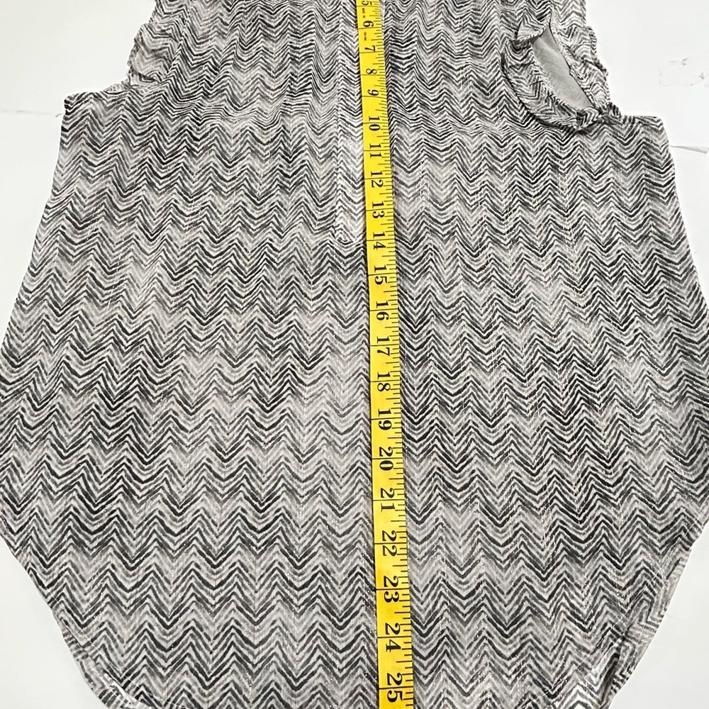 DKNY Ruffled Sleeveless Top grey with lining size S - Picture 10 of 10